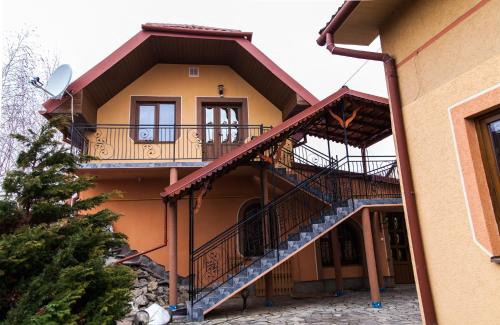 Serednye Apartment | Discover Annamari: Family-Friendly Stay with Pool & Breakfast