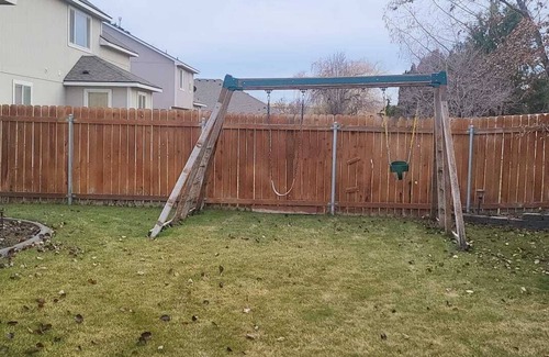 Tri-Cities House | Comfortable Annaviga Lounge: Ideal Location & Great Amenities