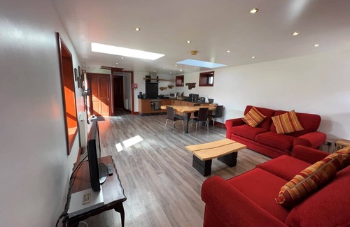 Newton Stewart House | Unforgettable Anne's Cottage - Pet Friendly Waterside Retreat