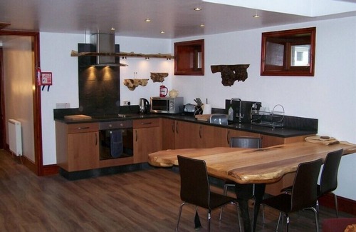 Newton Stewart House | Unforgettable Anne's Cottage - Pet Friendly Waterside Retreat