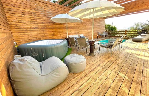 Daliyat al-Karmel Apartment | Pet-Friendly Anne Spa by Miral: Pool & Hot Tub Retreat