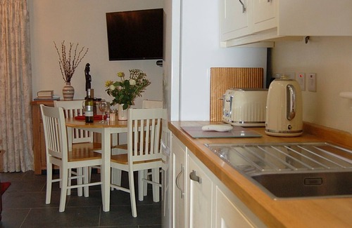 Talybont House | Top-Rated Henborth Mawr Cottage in Talybont - Family Friendly