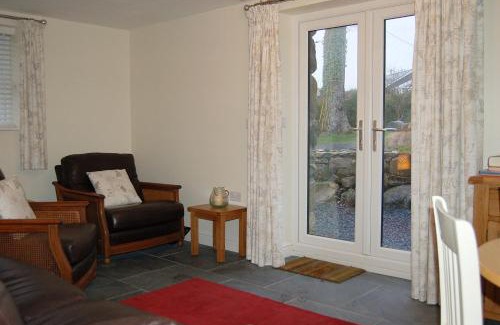 Barmouth House | Pet-Friendly Anneddle Cottage in Talybont, Guest Rated 9.7