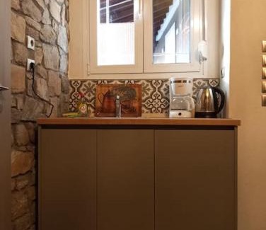 Sklithron Apartment | Pet-Friendly Retreat at Anneta's Studio: Rated 9.4/10