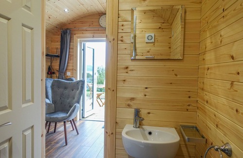 Ardvasar House | Top-Rated Anneth Glamping Pod with Family-Friendly Amenities