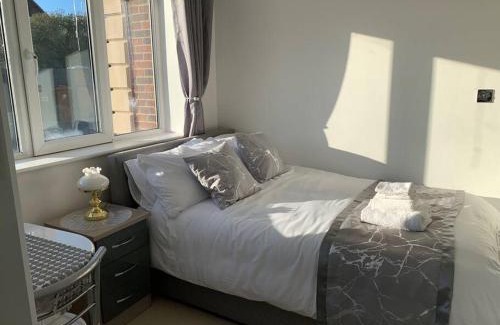Beddington South Apartment | Cozy Annex B Studio Flat in Central London - 8.8/10 Rated