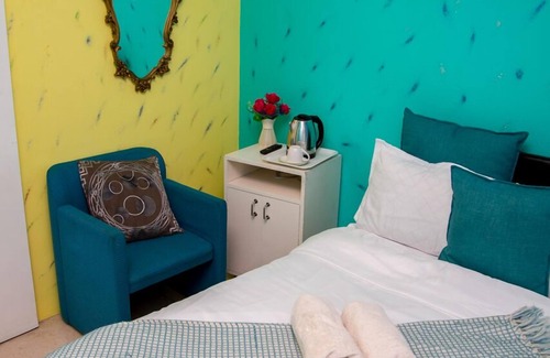 Cape Town Cabin | Cozy Annex Lodge Suite Enjoys Complimentary Breakfast