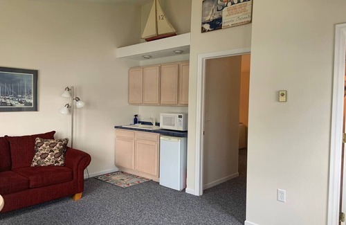 Red Cliff Apartment | Experience Deperrys On the Lake with Ocean Views & Family Fun