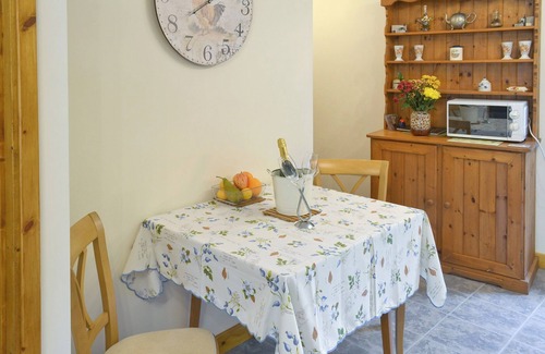 Ingham Cottage | Cozy 1 Bedroom Retreat in Ingham with Ocean View