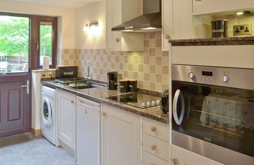 Ingham Cottage | Cozy 1 Bedroom Retreat in Ingham with Ocean View