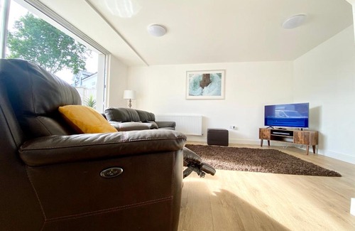 Johnston Apartment | Premier Annexe@No8: Family-Friendly with 9.8 Guest Rating