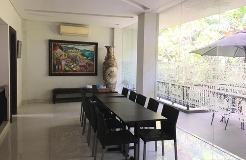 Jakarta House | Family-Friendly Retreat at Annie Kuca Hotel Awaits You