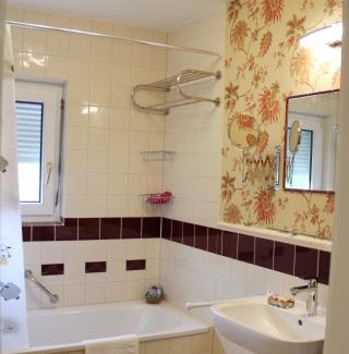 Friedrichsthal Apartment | Discover Annie's Anker: 5-Star Pet-Friendly Retreat