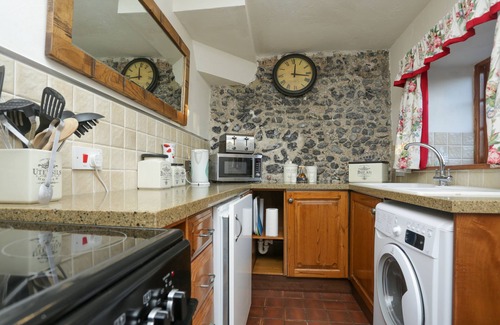 Manston Cottage | Charming Annie's Cottage with Ocean View & Family Amenities