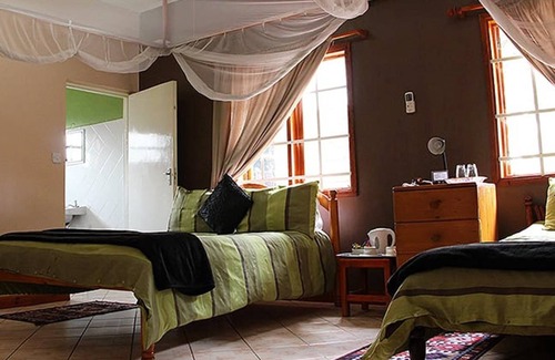Blantyre Cabin | Discover Annie's Lodge Blantyre: Ideal for Families and Foodies