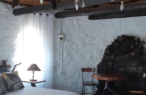 Lanseria Apartment | Discover Annie's Place: Top-Rated Pool & Breakfast Retreat