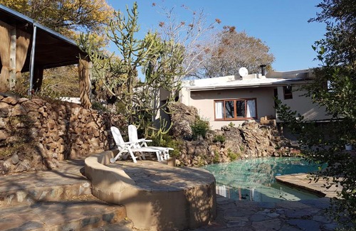 Lanseria Apartment | Discover Annie's Place: Top-Rated Pool & Breakfast Retreat