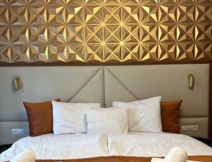 Siofok Aranypart Bed & Breakfast | Oceanfront Annie Villa: Guest Rated 9.8 & Family Friendly