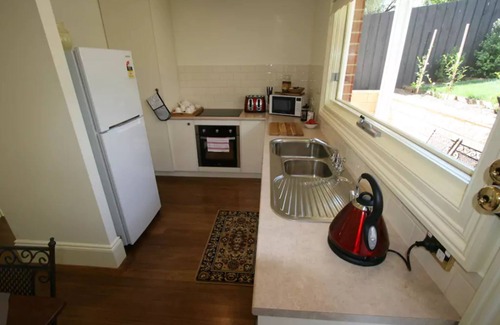 Hobart Central Business District Cottage | Discover Annies Garden Cottage: 9.6/10 Rated Stay