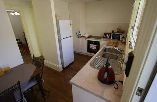 Hobart Central Business District Cottage | Discover Annies Garden Cottage: 9.6/10 Rated Stay