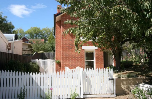 Hobart Central Business District Cottage | Discover Annies Garden Cottage: 9.6/10 Rated Stay