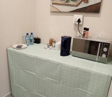 Emfuleni House | Child-Friendly Retreat at Annies Overnight with Hot Tub