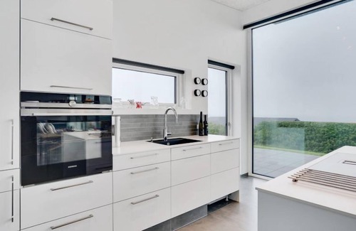 Skødshoved Strand House | Relax at "Anniina" - Oceanfront Getaway with Spa Access