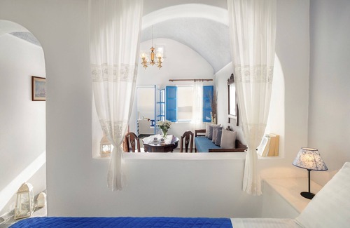 Imerovigli House | Discover Annio Flats: Oceanfront Bliss with Top Reviews