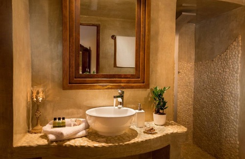 Imerovigli House | Discover Annio Flats: Oceanfront Bliss with Top Reviews