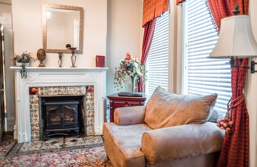 Downtown Salt Lake City Bed & Breakfast | Relaxing Getaway at Anniversary Inn - South Temple