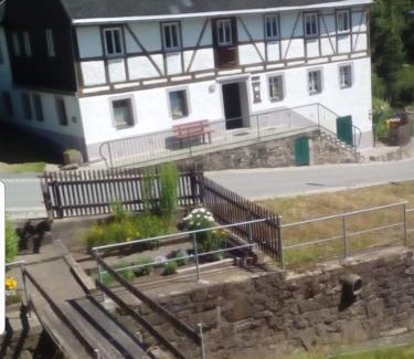 Grunhainichen Apartment | Pet-Friendly Anno 1886 - Oceanfront Getaway Awaits You