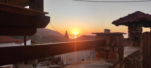 Kallirakhi Apartment | Explore Annousa's House & Studios: Top-Rated Family Retreat