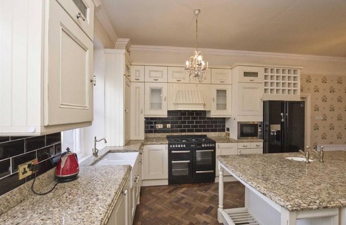Annsborough Villa | Annsborough House: Perfect Venue for Group Celebrations