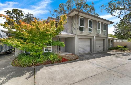 Huskisson House | Family-Friendly Annvilla: Two-Bedroom Townhouse Retreat