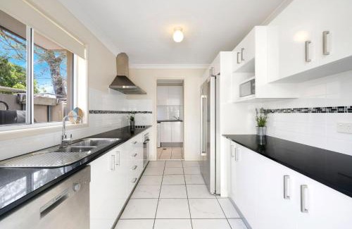 Huskisson House | Family-Friendly Annvilla: Two-Bedroom Townhouse Retreat