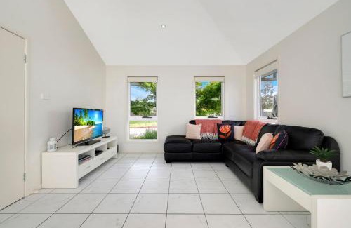 Huskisson House | Family-Friendly Annvilla: Two-Bedroom Townhouse Retreat