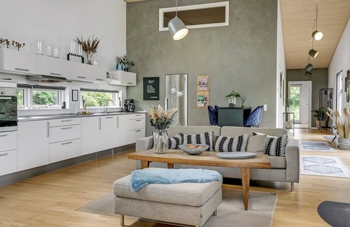 Middelfart House | Cozy Oceanfront Retreat "Anny" - Steps from the Sea