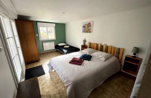 Trucy-sur-Yonne House | Guest Favorite: Anny & Bernard - Family-Friendly Retreat
