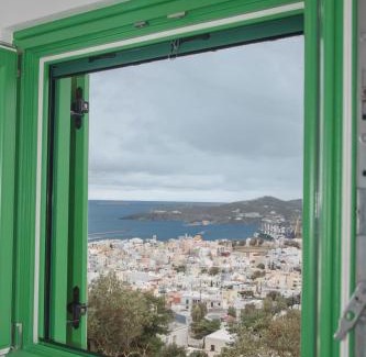 Ano Siros Apartment | Eco-Friendly Retreat at Ano Siroa with Hot Tub & Breakfast