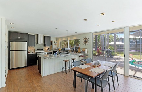 Bay Isle House | Experience Another Day in Paradise with Oceanfront Luxury