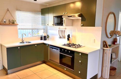 Miles End Apartment | Discover Your Place on Davidson: Family-Friendly Retreat