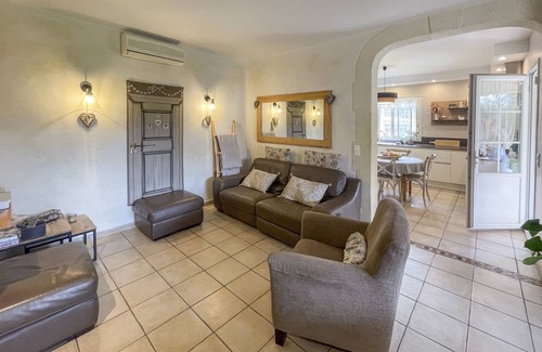 Rognonas Villa | Convenient Stay at Anouk - Steps from Rognonas Attractions