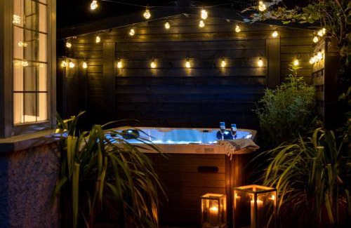 New Forest District House | Exceptional Anoush: 4-Star Stay with Family and Pet Amenities