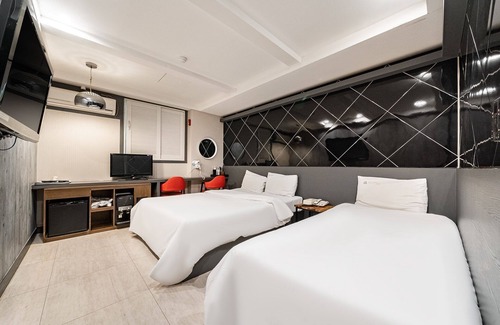 Suwon Hotel | Eco-Friendly Stay at Ansan Geongeondong O2 with Breakfast