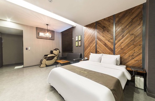 Suwon Hotel | Eco-Friendly Comfort at Ansan Sangnoksu Top Hotel