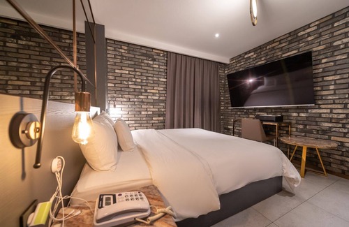 Suwon Hotel | Eco-Friendly Comfort at Ansan the Gray with Breakfast