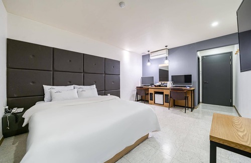 Suwon Hotel | Eco-Friendly Stay at Ansan Vant Hotel with Kitchen Access