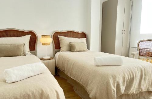 Torrelavega Apartment | Pet Friendly Ansar Suite - Highly Rated 9/10 Stay