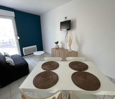Ver-sur-Mer Apartment | Discover Anselme: Pet-Friendly Duplex Near the Sea