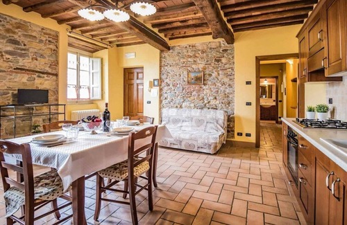Cascine-La Croce Apartment | Discover Anseneta: Apartment with Pool & Free WiFi, 9.8 Rated